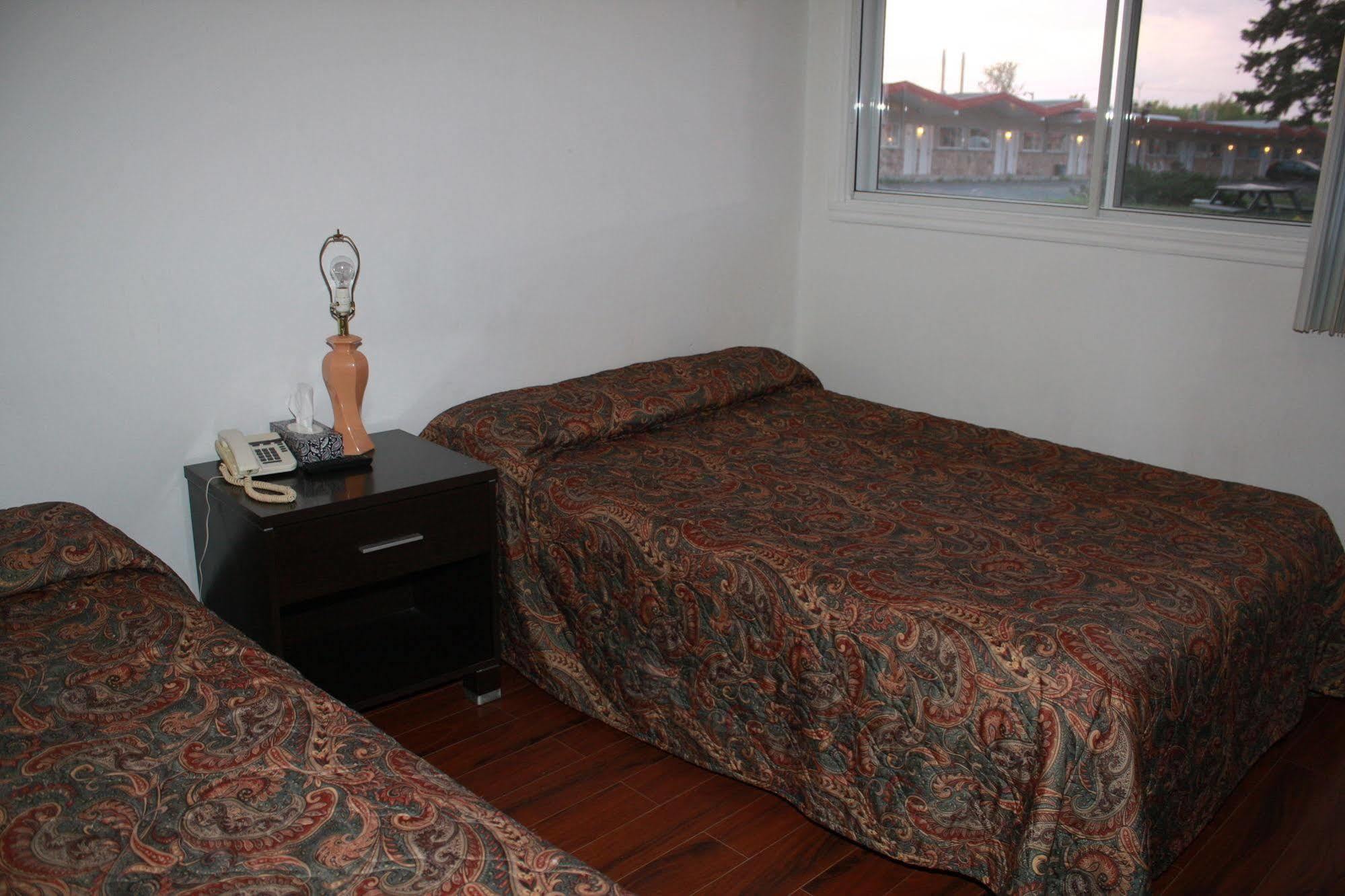 Grand Motel Saint-Hubert Longueuil Exteriör bild